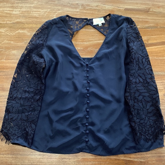 Sezane Tops - Sezane open back blouse - 36